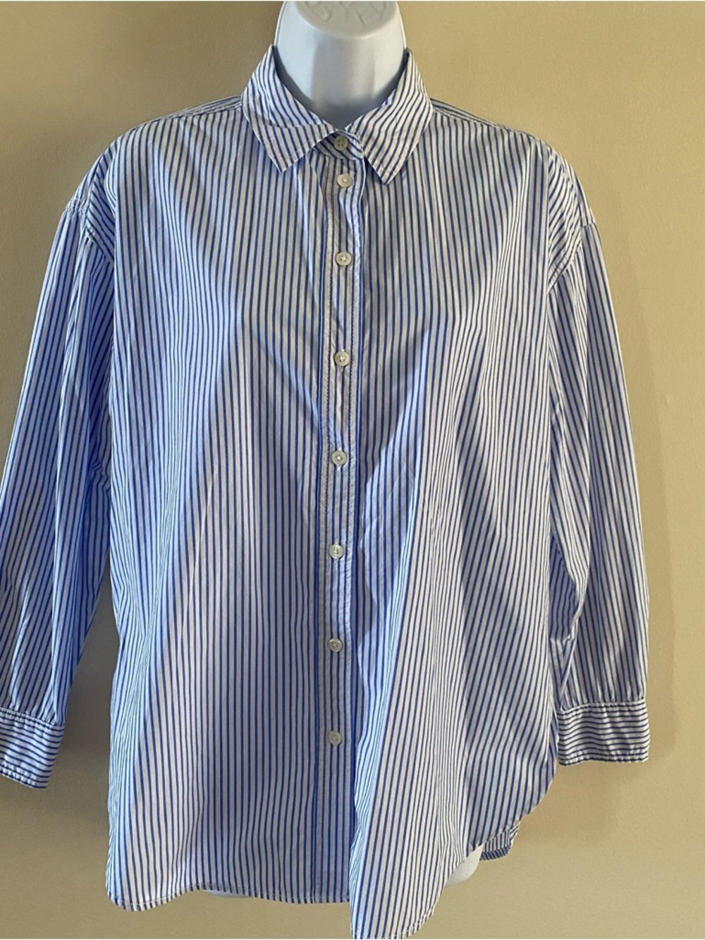 Universal Thread Button-Up Shirt Women’s XS (Oversized Fit) Blue & White Stripe